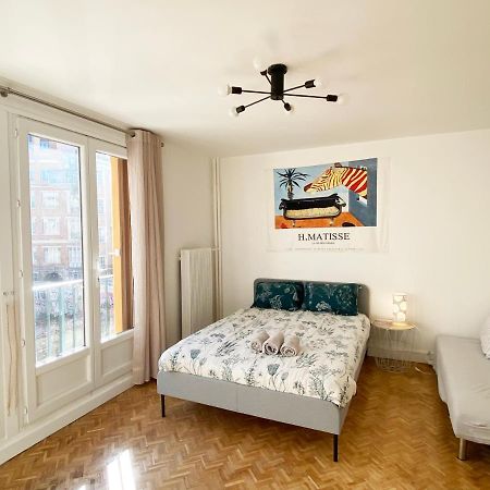 Paris: Agreable Chambre D'Un Grand Artiste Apartment Bagian luar foto